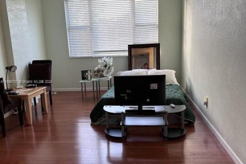 Condo in Hollywood, Florida, 2 bedrooms  № 1463776 - photo 16