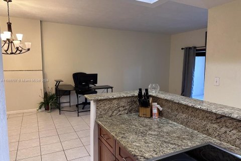 Condo in Hollywood, Florida, 2 bedrooms  № 1463776 - photo 8