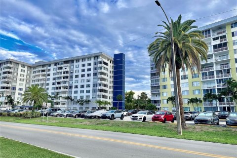 Condo in Hollywood, Florida, 2 bedrooms  № 1463776 - photo 30
