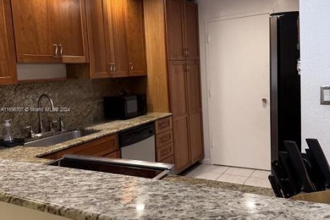 Condo in Hollywood, Florida, 2 bedrooms  № 1463776 - photo 6