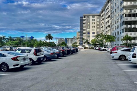 Condo in Hollywood, Florida, 2 bedrooms  № 1463776 - photo 28