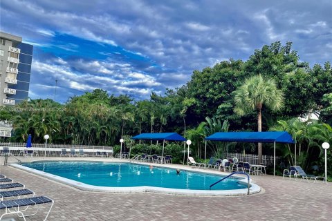 Condo in Hollywood, Florida, 2 bedrooms  № 1463776 - photo 27