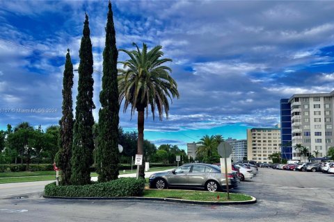 Condo in Hollywood, Florida, 2 bedrooms  № 1463776 - photo 20