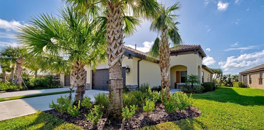House in Nokomis, Florida 2 bedrooms, 141.03 sq.m. № 2167503