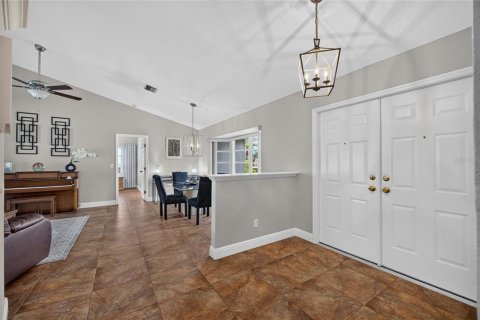 House in Cape Coral, Florida 4 bedrooms, 209.4 sq.m. № 2405489 - photo 6