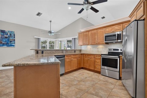 House in Cape Coral, Florida 4 bedrooms, 209.4 sq.m. № 2405489 - photo 12