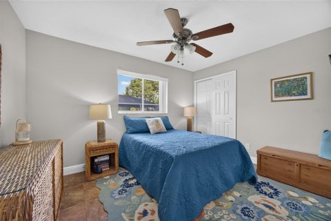 House in Cape Coral, Florida 4 bedrooms, 209.4 sq.m. № 2405489 - photo 26