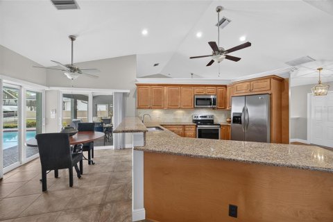House in Cape Coral, Florida 4 bedrooms, 209.4 sq.m. № 2405489 - photo 19