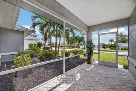 House in Cape Coral, Florida 4 bedrooms, 209.4 sq.m. № 2405489 - photo 4