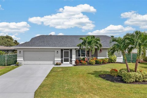 House in Cape Coral, Florida 4 bedrooms, 209.4 sq.m. № 2405489