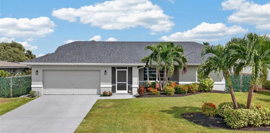 House in Cape Coral, Florida 4 bedrooms, 209.4 sq.m. № 2405489
