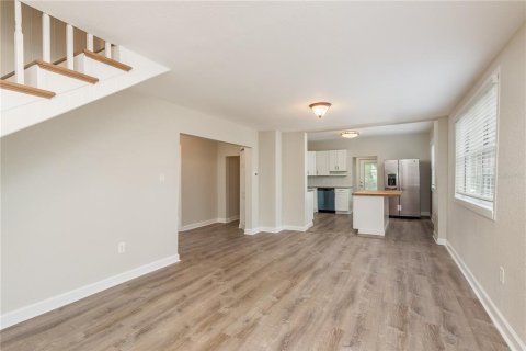 House in Tarpon Springs, Florida 4 bedrooms, 174.01 sq.m. № 1812730 - photo 4