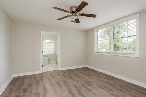 House in Tarpon Springs, Florida 4 bedrooms, 174.01 sq.m. № 1812730 - photo 9