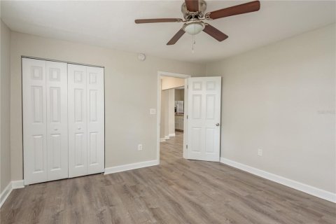 House in Tarpon Springs, Florida 4 bedrooms, 174.01 sq.m. № 1812730 - photo 10