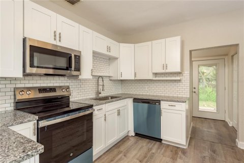 House in Tarpon Springs, Florida 4 bedrooms, 174.01 sq.m. № 1812730 - photo 7