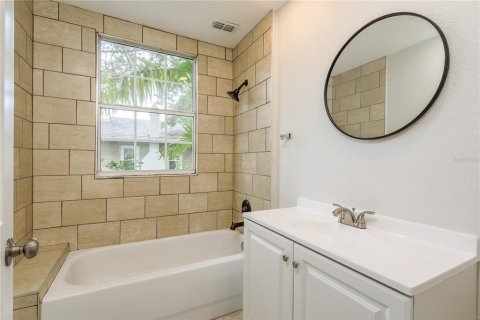 House in Tarpon Springs, Florida 4 bedrooms, 174.01 sq.m. № 1812730 - photo 14