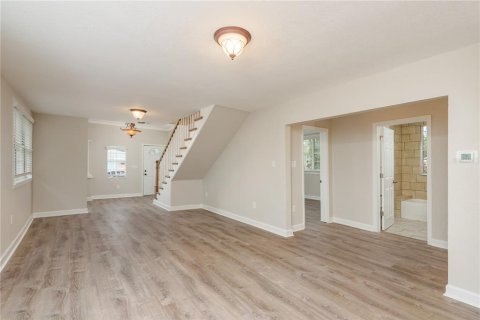 House in Tarpon Springs, Florida 4 bedrooms, 174.01 sq.m. № 1812730 - photo 5