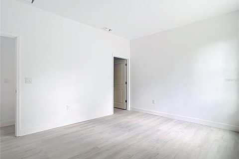 Casa en venta en Port Charlotte, Florida, 4 dormitorios, 151.99 m2 № 1745328 - foto 5