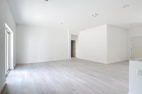 Casa en venta en Port Charlotte, Florida, 4 dormitorios, 151.99 m2 № 1745328 - foto 4