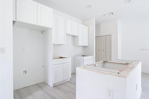 Casa en venta en Port Charlotte, Florida, 4 dormitorios, 151.99 m2 № 1745328 - foto 3
