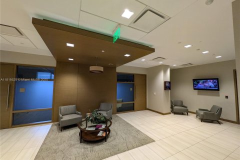 Immobilier commercial à vendre à Aventura, Floride № 1780030 - photo 4
