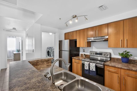 Condo in Coral Springs, Florida, 2 bedrooms  № 2086770 - photo 17