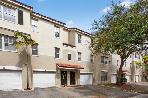 Condo in Coral Springs, Florida, 2 bedrooms  № 2086770 - photo 2