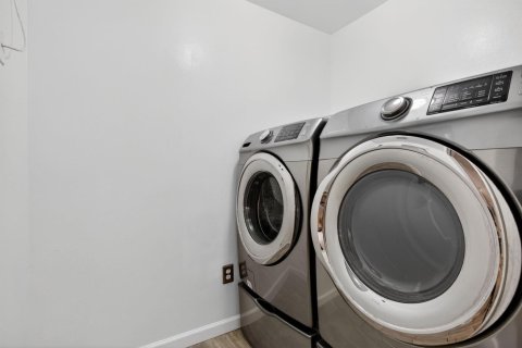 Condo in Coral Springs, Florida, 2 bedrooms  № 2086770 - photo 14
