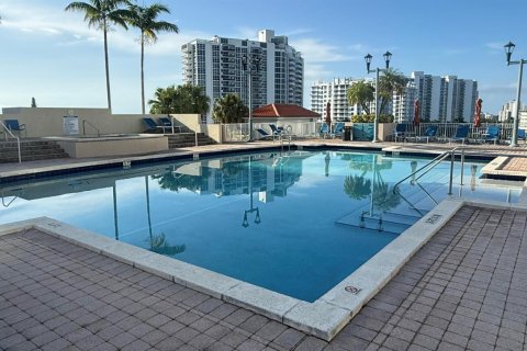 Condominio en venta en Fort Lauderdale, Florida, 1 dormitorio, 66.89 m2 № 2189687 - foto 24
