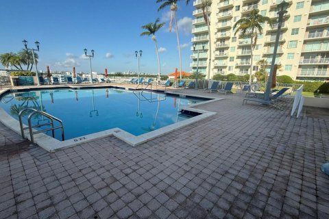Condominio en venta en Fort Lauderdale, Florida, 1 dormitorio, 66.89 m2 № 2189687 - foto 27