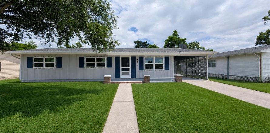 House in Spring Hill, Florida 3 bedrooms, 102.56 sq.m. № 2198701