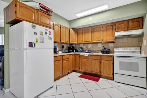 Propiedad comercial en venta en Miami, Florida, 190.73 m2 № 1945308 - foto 24
