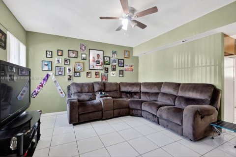 Propiedad comercial en venta en Miami, Florida, 190.73 m2 № 1945308 - foto 22
