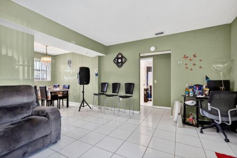 Propiedad comercial en venta en Miami, Florida, 190.73 m2 № 1945308 - foto 23