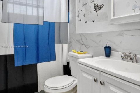 Propiedad comercial en venta en Miami, Florida, 190.73 m2 № 1945308 - foto 30
