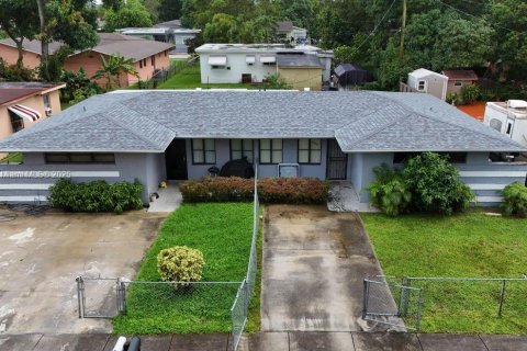 Propiedad comercial en venta en Miami, Florida, 190.73 m2 № 1945308 - foto 2