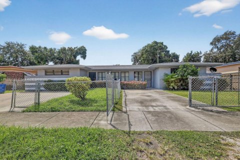 Propiedad comercial en venta en Miami, Florida, 190.73 m2 № 1945308 - foto 19