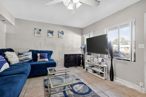 Propiedad comercial en venta en Miami, Florida, 190.73 m2 № 1945308 - foto 10