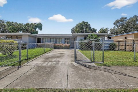 Propiedad comercial en venta en Miami, Florida, 190.73 m2 № 1945308 - foto 20