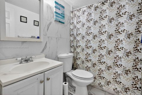 Propiedad comercial en venta en Miami, Florida, 190.73 m2 № 1945308 - foto 13