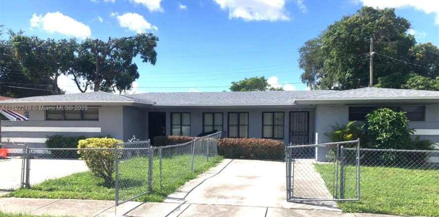 Propiedad comercial en Miami, Florida 190.73 m2 № 1945308