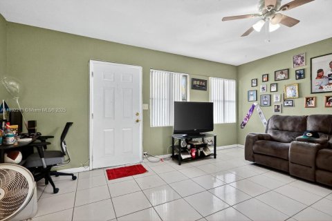 Propiedad comercial en venta en Miami, Florida, 190.73 m2 № 1945308 - foto 21