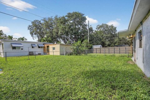 Propiedad comercial en venta en Miami, Florida, 190.73 m2 № 1945308 - foto 16
