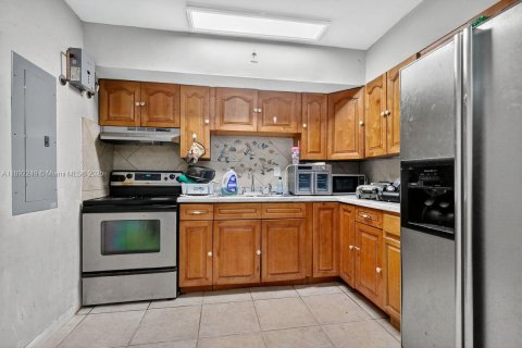 Propiedad comercial en venta en Miami, Florida, 190.73 m2 № 1945308 - foto 12