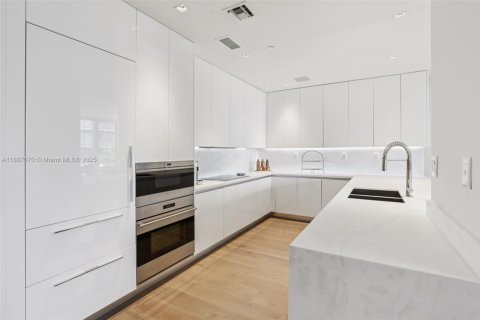Condominio en venta en Miami Beach, Florida, 3 dormitorios, 258.08 m2 № 1942127 - foto 9