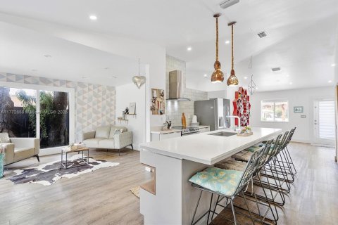 Casa en venta en Miami, Florida, 3 dormitorios, 123.56 m2 № 1958429 - foto 16