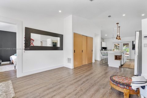 Casa en venta en Miami, Florida, 3 dormitorios, 123.56 m2 № 1958429 - foto 9