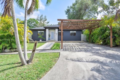 Casa en venta en Miami, Florida, 3 dormitorios, 123.56 m2 № 1958429 - foto 1