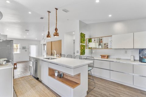Casa en venta en Miami, Florida, 3 dormitorios, 123.56 m2 № 1958429 - foto 15