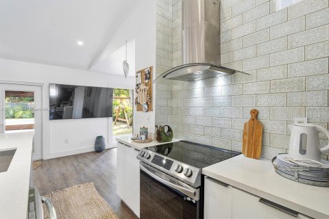 Casa en venta en Miami, Florida, 3 dormitorios, 123.56 m2 № 1958429 - foto 14